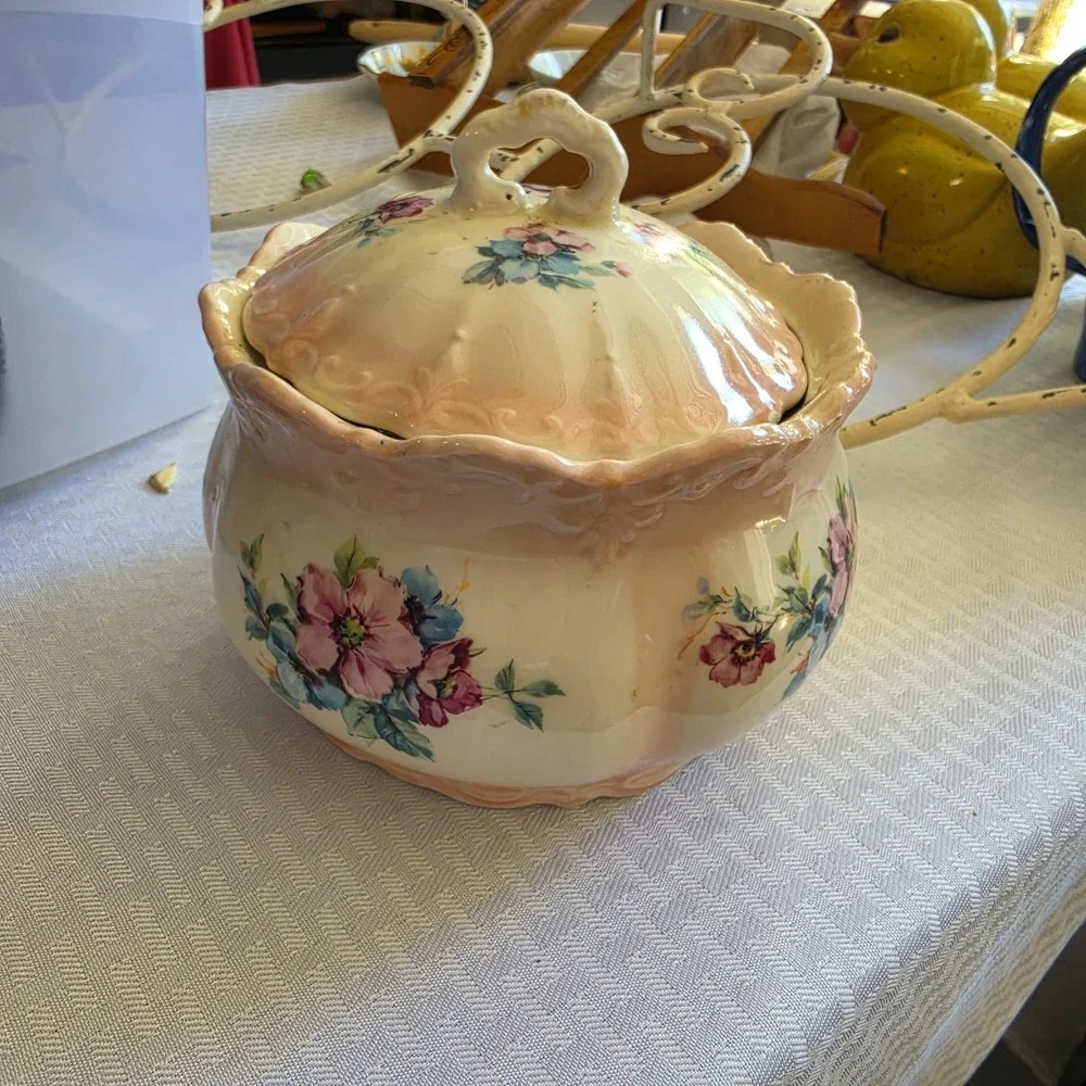 Lusterware Footed Small‎ Tureen / Serving Bowl w/ Handles and Lid in Pearl White